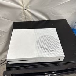 xbox one S great condition and controller