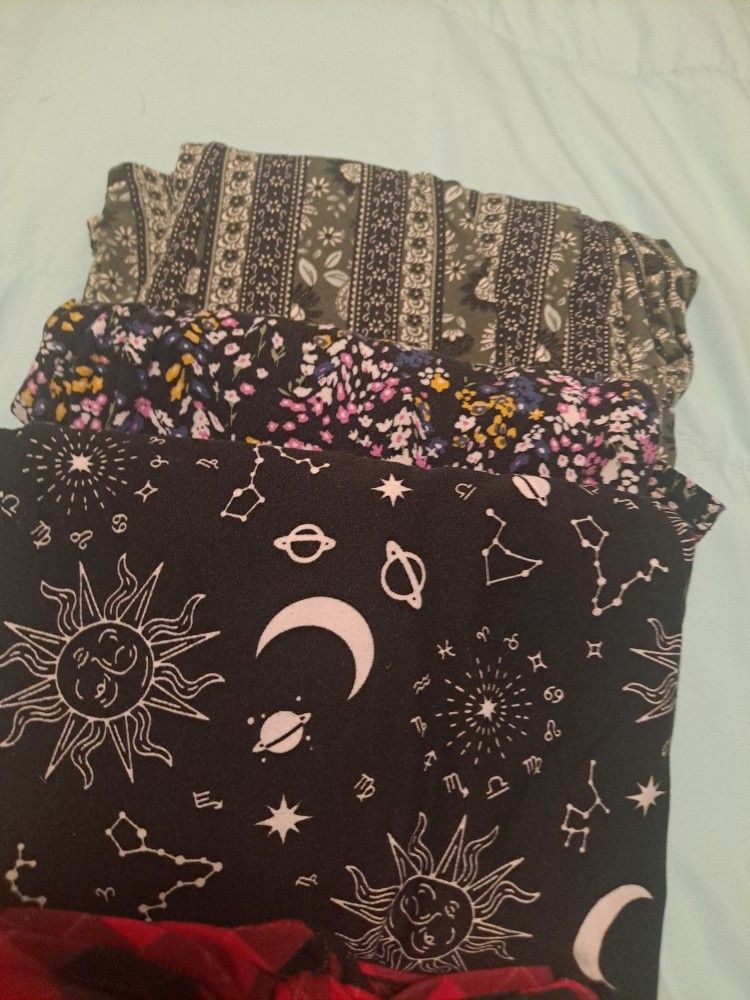 Pants 3 Pairs Are A Small And The Black And Red Ones Are A Medium. Flair At The Bottom Or Boot Cut.