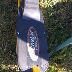 Se vende moto con su cargador ocupa no más la pila