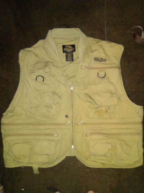 Cabela's White River Fishing Vest - Size LARGE