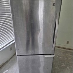 Fridge Kenmore 65 1/2" 30 1/4" 29 1/2"  Height × side × back
