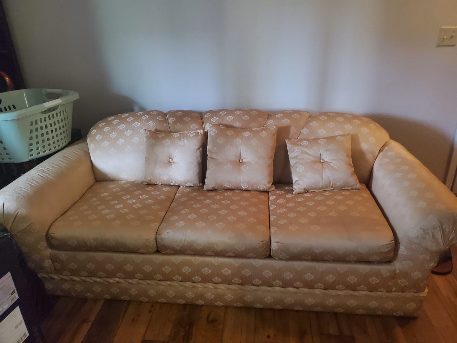 Pull out couch-queen size
