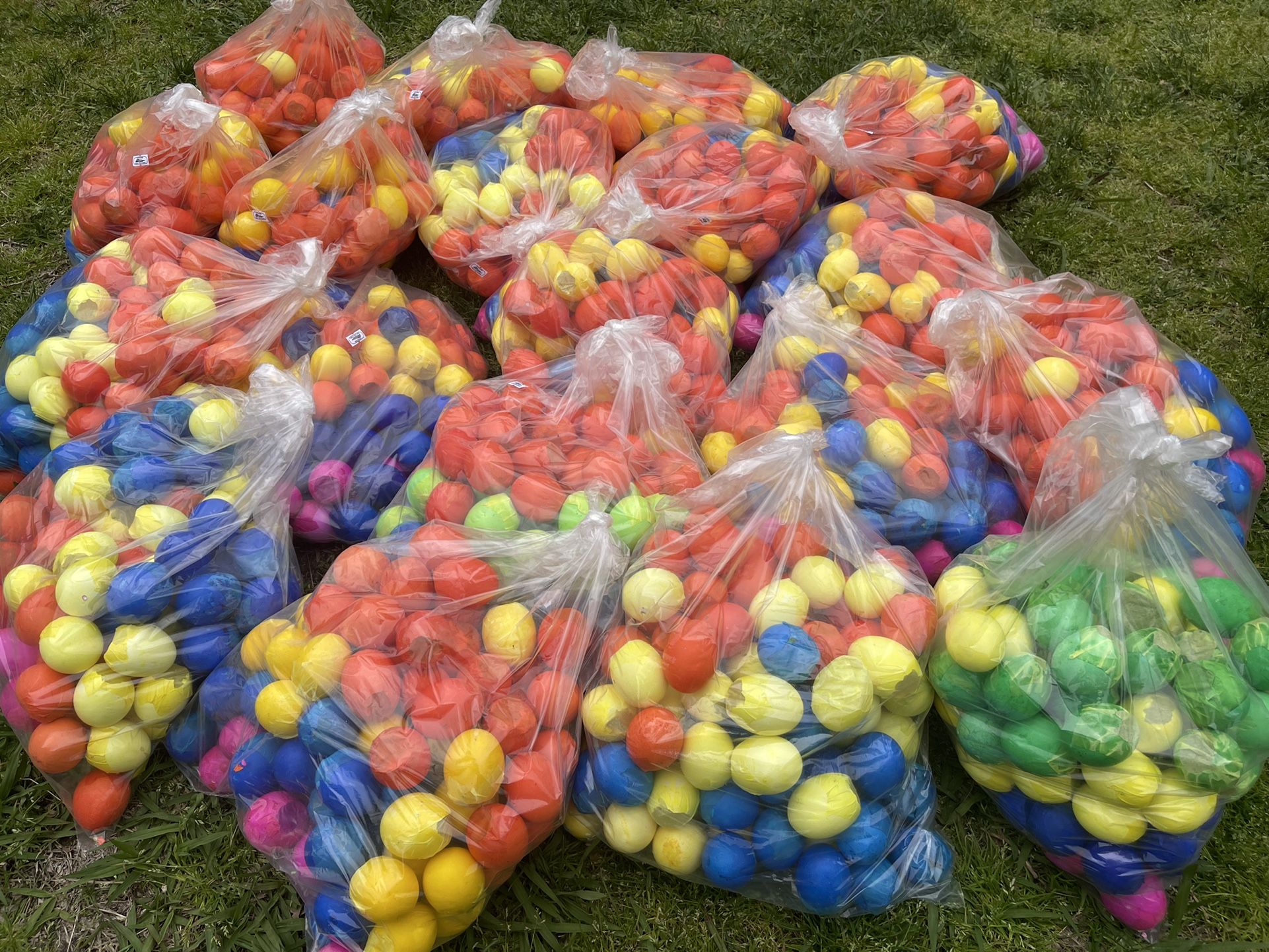 Huevos de Confetti  Y Piñatas De Pascua 