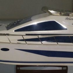 Vintage Kyoshio Atlantio 600 Radio Controlled Yacht