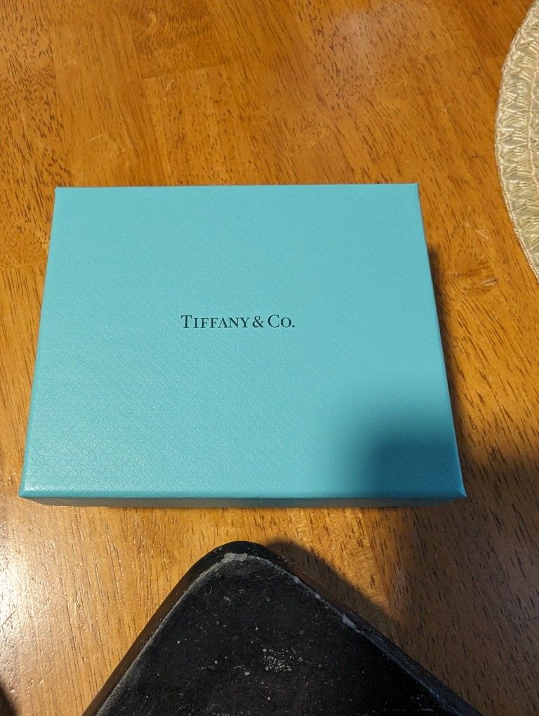 TIFFANY NECKLACE AND BRACELET 