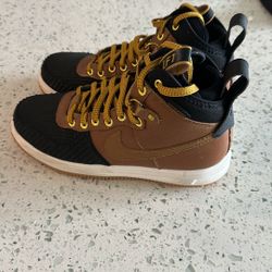 Nikes, Men 8