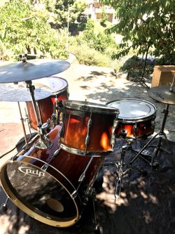 Tama Rockstar 4 piece drum kit