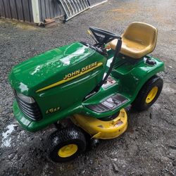 John Deere LT155 Riding Lawn Mower 