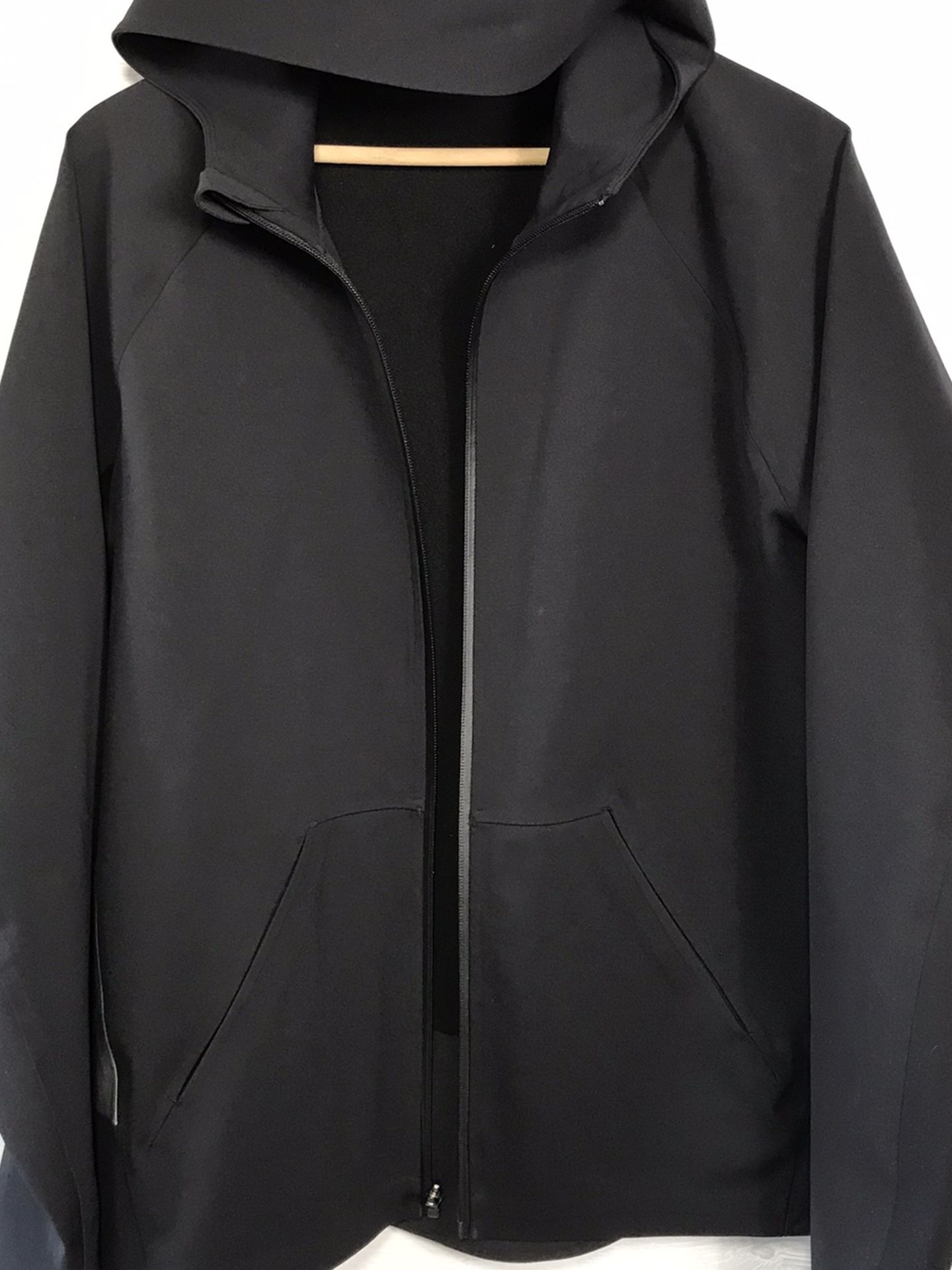 lululemon hooded waterproof jacket Sz Large Men’s