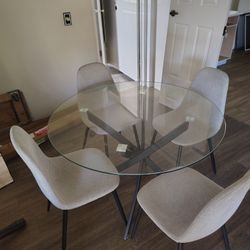Dining Table In Good Condition 175 Cash