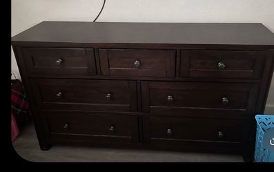 Dresser 7 drawers