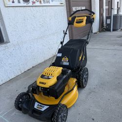 DEWALT 21 in. 196cc E-GOV Engine 3-in-1 Gas RWD Self-Propelled Lawn Mower with High Rear Wheels