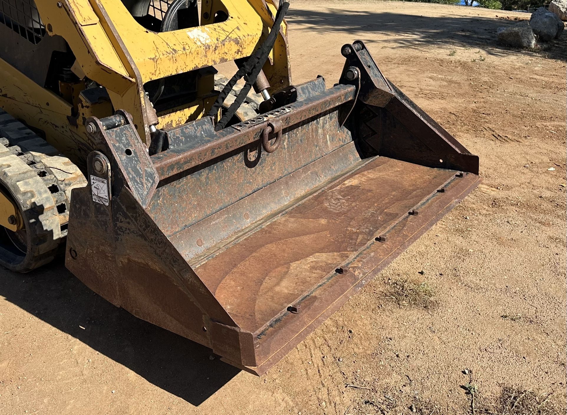4-in-1 Skidsteer Bucket: John Deere
