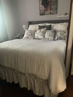 Queen adjustable bed frame and mattress, excellent condition
