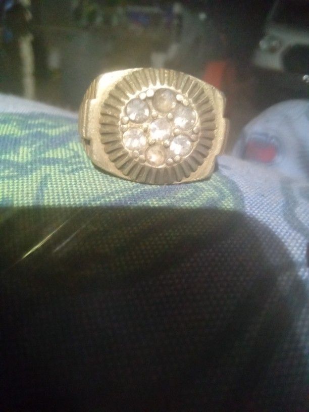 Go18k Gold And Diamond Ring