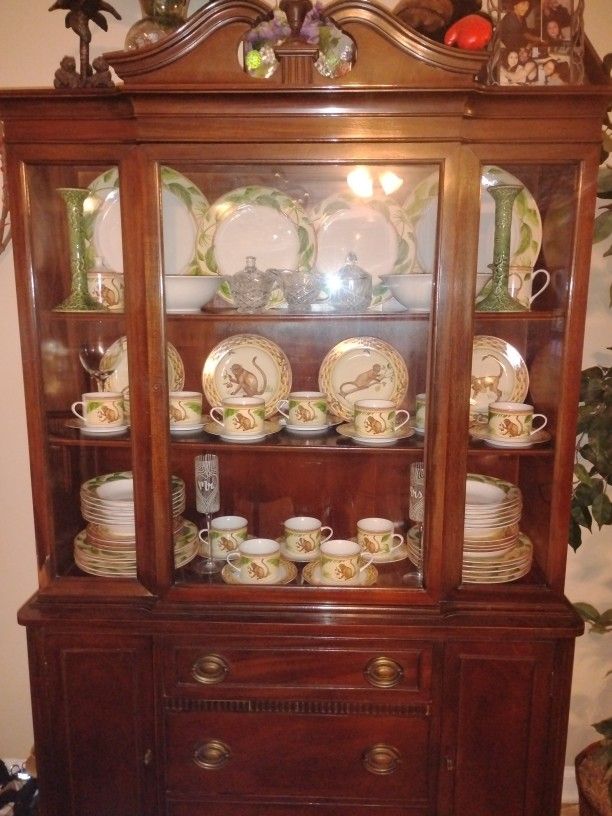 68 Piece Porcelain China Set