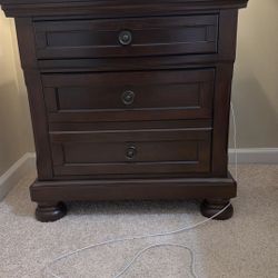 Set Of 2 Master Bedroom Side Tables With Or Without Night Lamps(New)