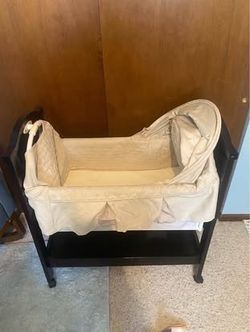 Baby Bassinet (Eddy Bauer )
