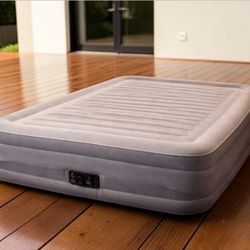 Like New Queen Air Mattress (Intex Dura-Beam) – Built-In Pump