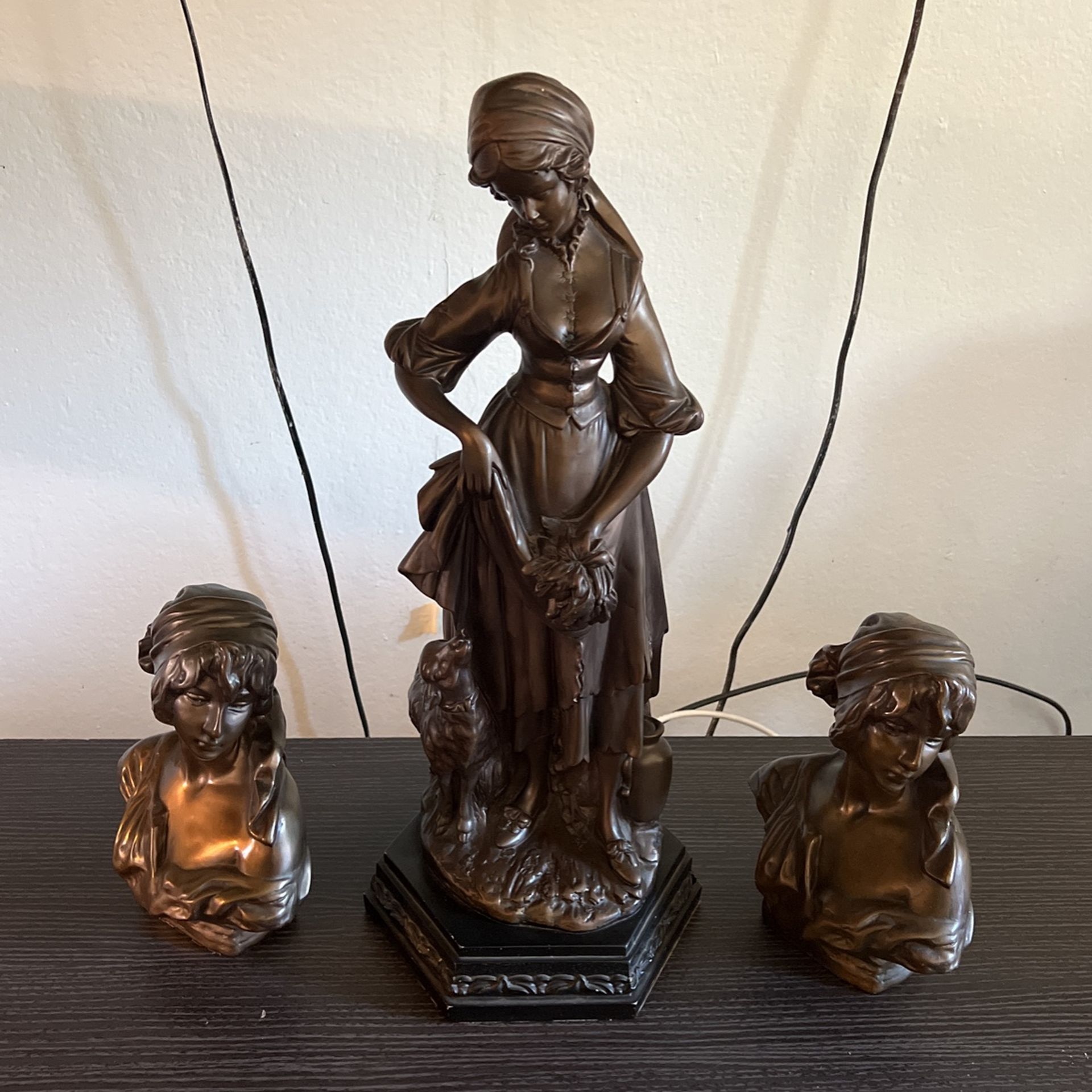 Adorno De Monas Bronze