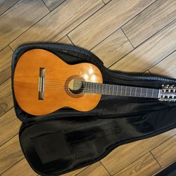 Yamaha C-40 Guitar