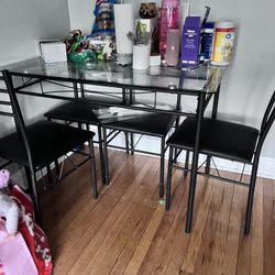 $45 Table For 4   (lightly Used)