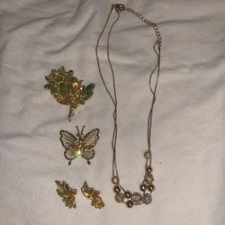 Costume Jewelry Set Of Necklace And Earrings 