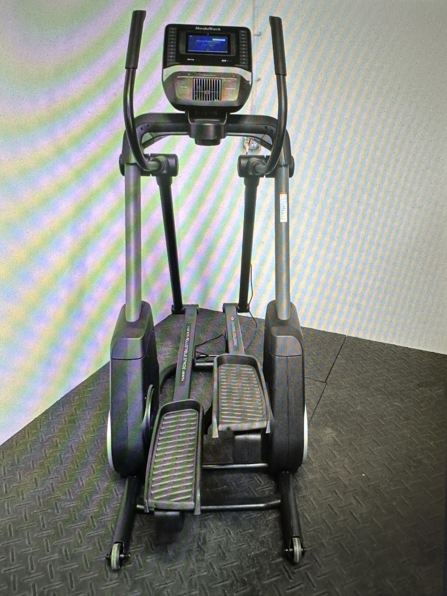 North track Freestride Fs7i Elliptical Trainer