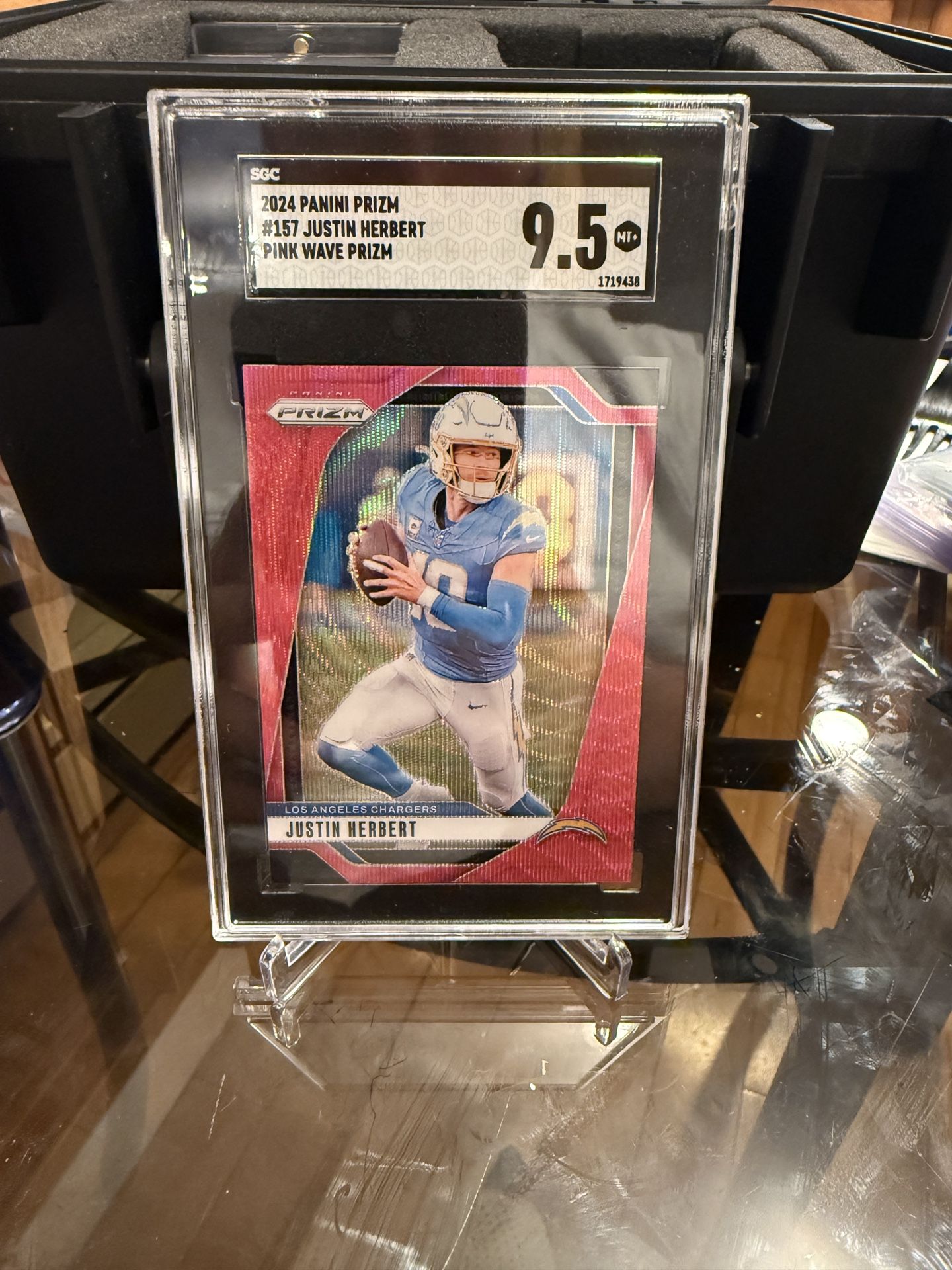 2024 PANINI PRIZM #157 JUSTIN HERBERT PINK WAVE PRIZM SGC 9.5