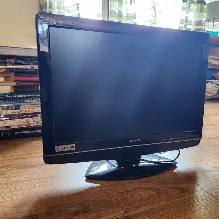 Sharp LC-22DV24U 22" LCD TV