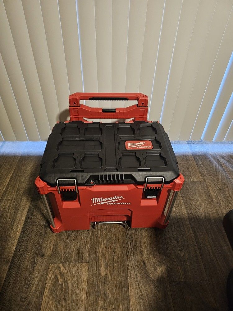 Milwaukee Packout Rolling Toolbox