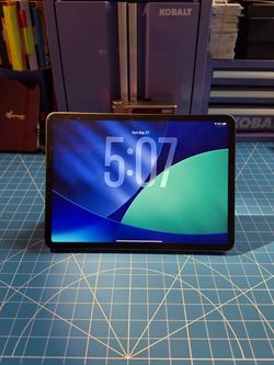 iPad Pro 11" M1 (3rd Gen), 512GB, Wi-Fi, Space Gray, Excellent Condition + Extras