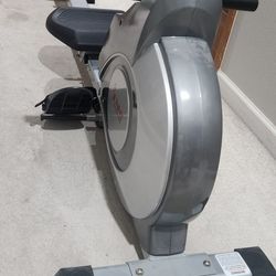 Sunny health and fitness rowing machine