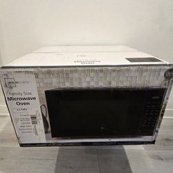 Brand NEW 2.2 Cu. Ft. Countertop Microwave