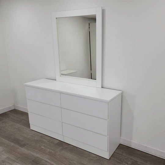 Dresser With Mirror