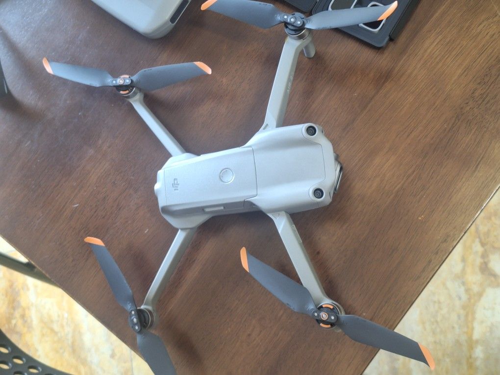 DJI Air 2S Fly More Combo (Gimbal is damaged)