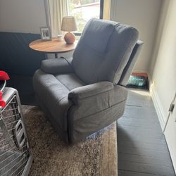 NEW Raymour and Flanigan P3 Power Lift Recliner