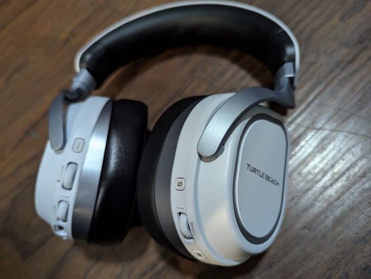 200$ Retail Turtle Beach 700 Steqlth Gen 3 White Headset All Cords Wistles With It
