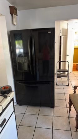 Refrigerator Kenmore Elite