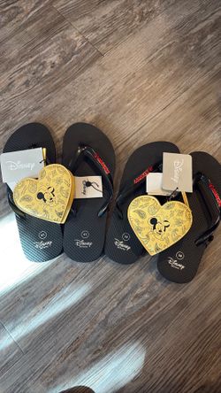 Mickey Mouse/Minnie Mouse Disney FlipFlops and Coin Purse (Set of 2)