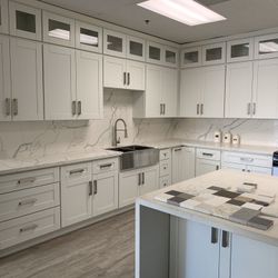 Kitchen Cabinet Quartz Countertops 110”x 26” price starts at $200.00+ Tax