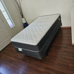 Twin bed, Mattress & Boxspring!