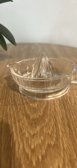 Glass manual juicer