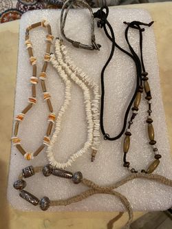 Necklaces and bracelets and anklet 7 pc. bundle good condition
