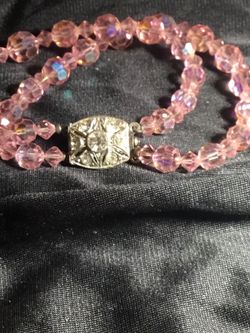 Vintage crystal bracelet, brilliant complementary color, lovely crystal jewelry. You can see it in these pictures.