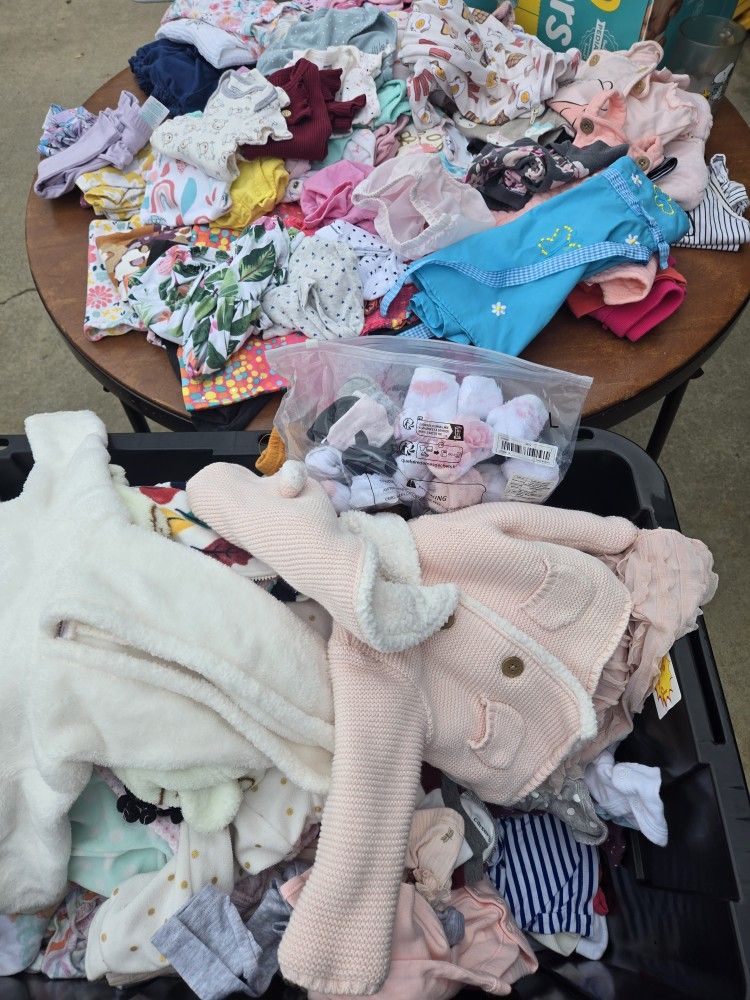 TONS of Baby Girl Clothes Newborn - 12 month