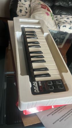 Akai Professional LPK 25 (Used) As is