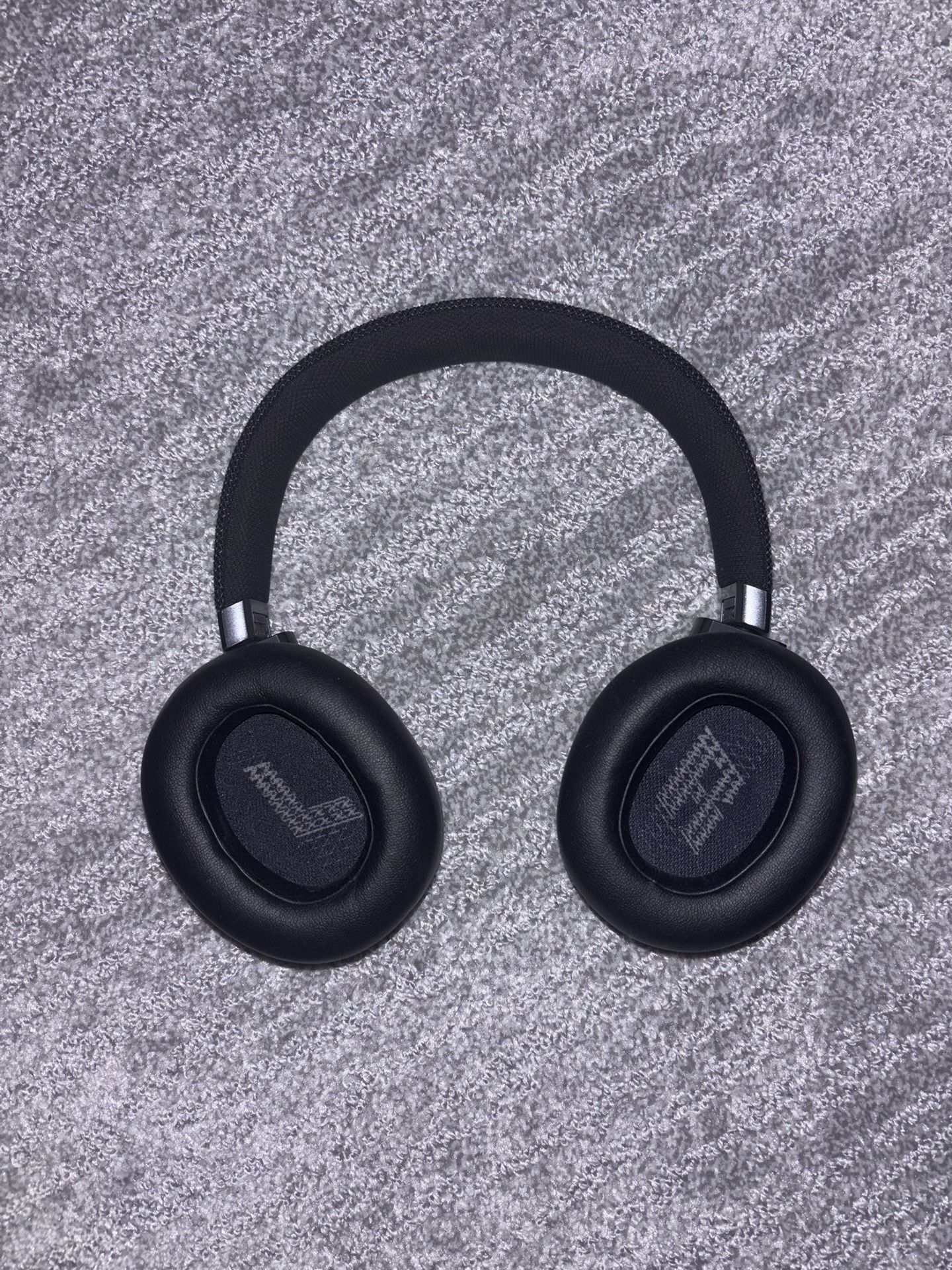 JBL live Over Ear Noise Cancelling Headphones