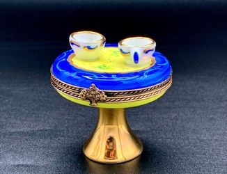 Vintage Authentic French Limoges Peint Main Trinket Box Café Table Espresso Cups