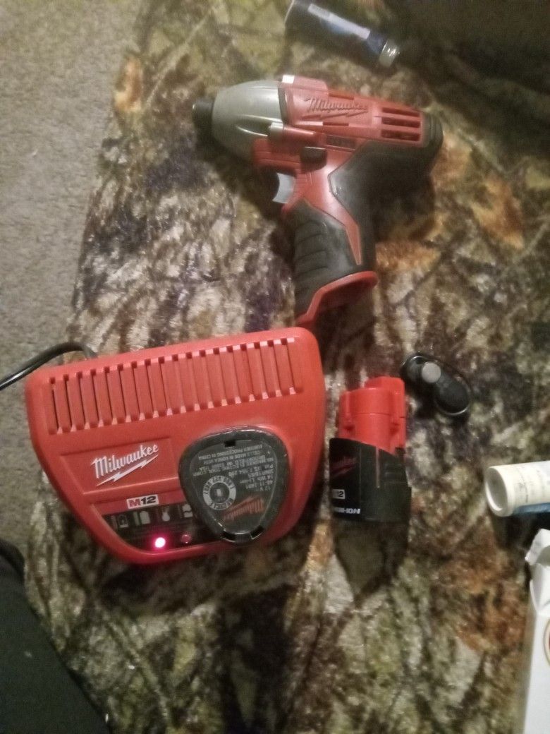 Milwaukee M12
